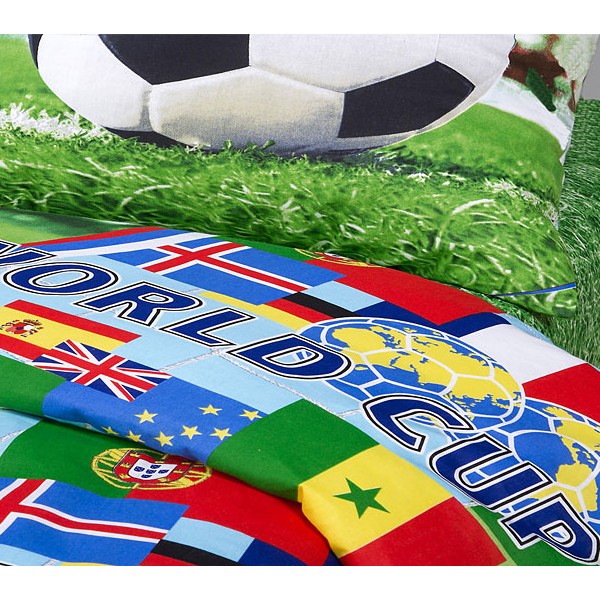 Светло-зеленая подростковая бязь Спорт с флагами стран и футбольными мячами