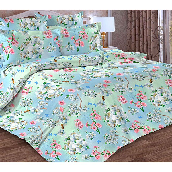 Небесно-голубая тейковская бязь люкс с красными и белыми цветками с пчелами