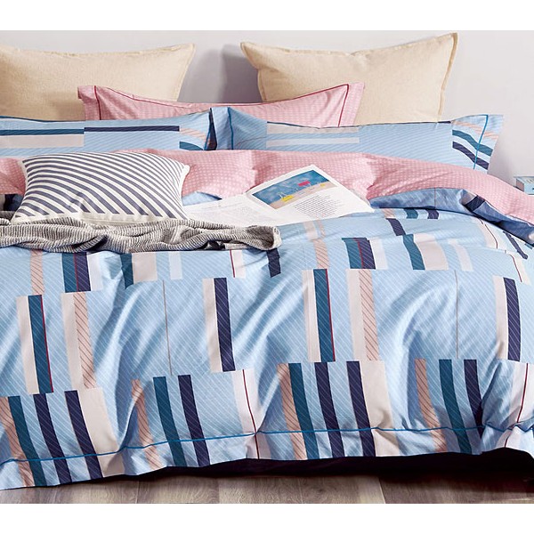 Светло-синий твил сатин с разноцветными полосами светло-красным компаньоном