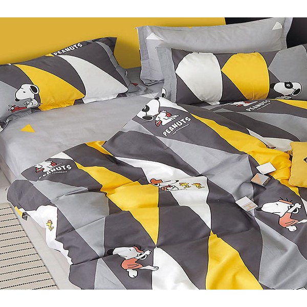 Серый твил-сатин с бело-желтыми треугольниками и светло-серым компаньоном