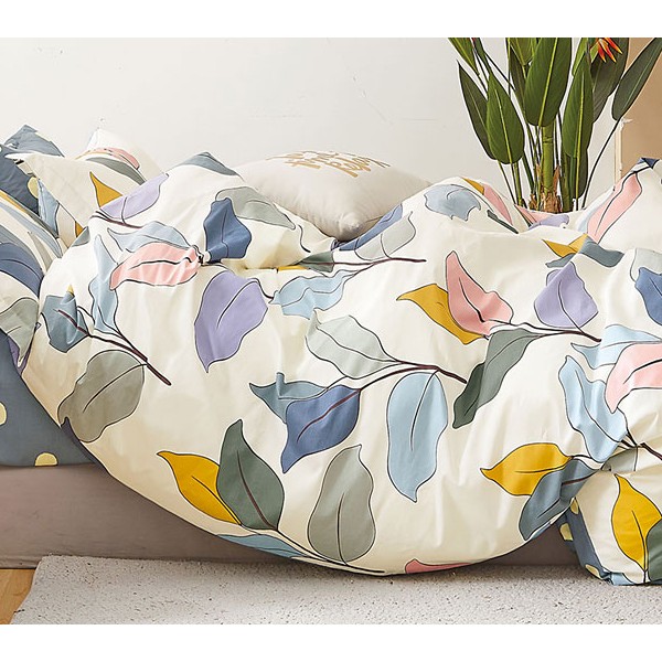 Простыни из серо-синего компаньона в желтый горошек светло-желтоватого твил-сатина с разноцветными листьями