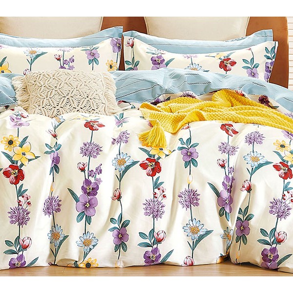 Светло-желтый твил-сатин с фиолетовыми цветами и серо-голубым компаньоном