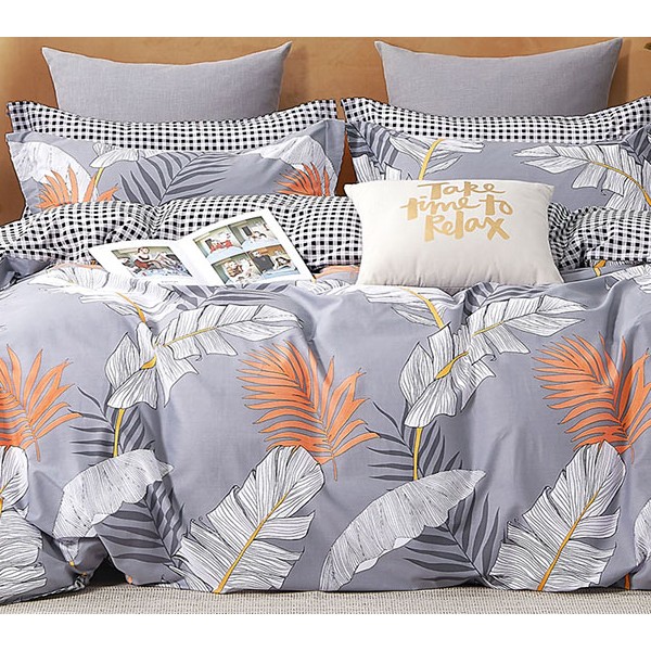 Светло-серый твил-сатин с белыми перьями и черно-белым клетчатым компаньоном