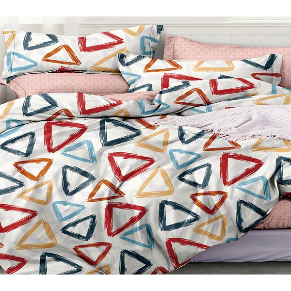 Постельное белье из белого поплина с разноцветными треугольниками и бледно-красным компаньоном