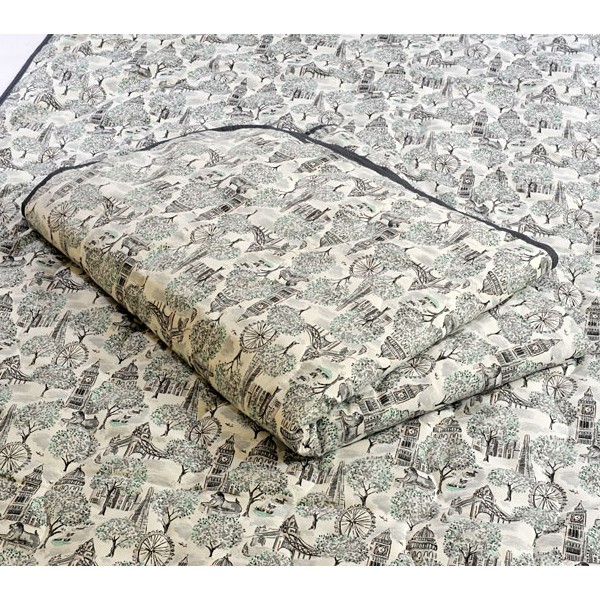 Сложенное фланелевое всесезонное одеяло