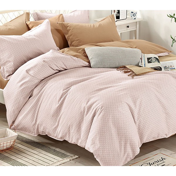 Светло-розовый поплин с рисунком и карамельным компаньоном