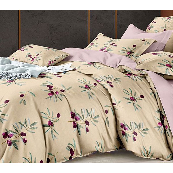 Светло-песчаный поплин с бордовыми ягодами и однотонно-розовым компаньоном