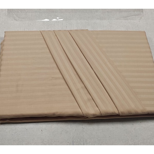 Сливочно-карамельный страйп-сатин с узкой полосой кпб евро-мини с простынёй 220*240 вид сверху