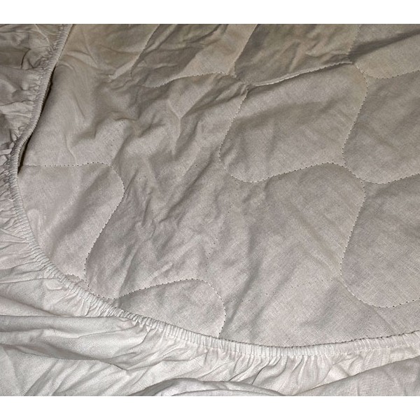 Наматрасник с бортом белая бязь 120*200 небольшой дефект стежки