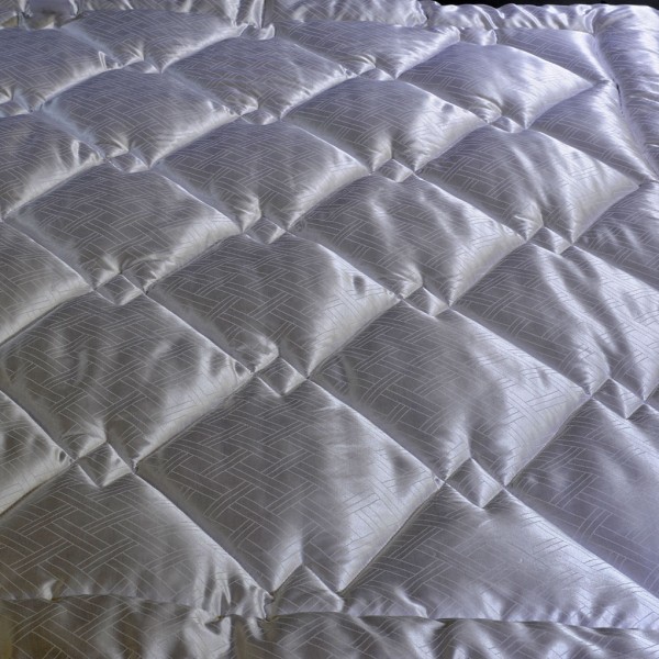 Белый атлас-сатин ватное зимнее одеяло