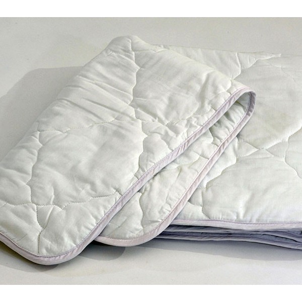 Одеяло всесезонное бамбуковое волокно плотностью 300грамм в однотонно-белом сатине с бледно-фиолетовой окантовкой FSD_9966