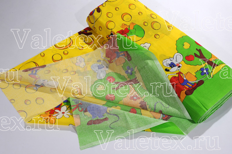 Рулон желто-зеленой бязи плотностью 100 грамм/м2 с мультяшными мышами