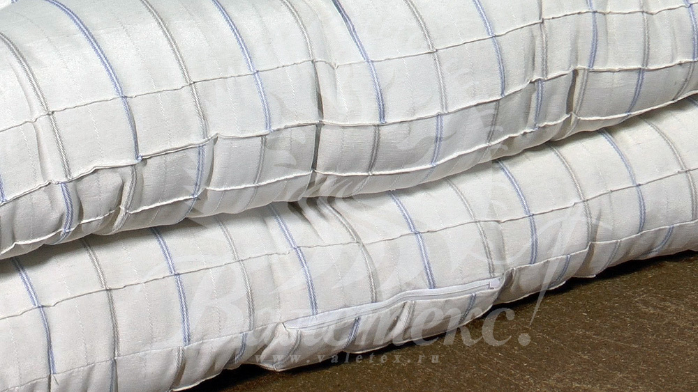 Боковая молния вшита в чехол ватного матраса