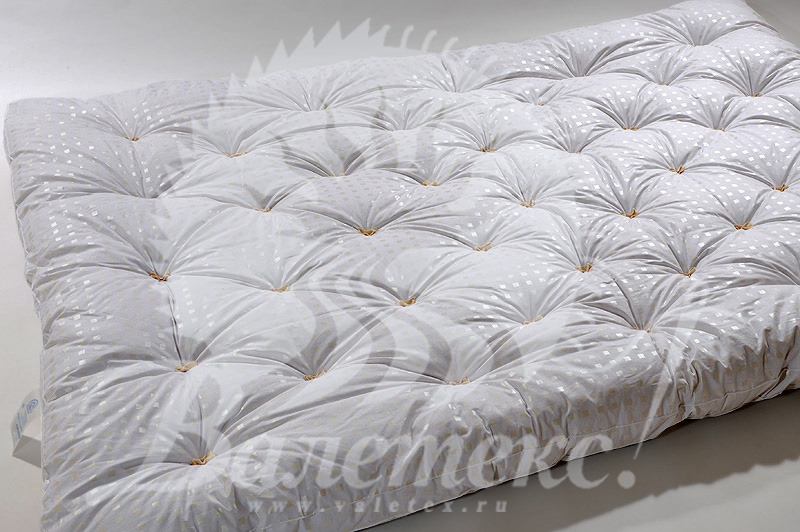Ватный матрас в белом одеяльном тике